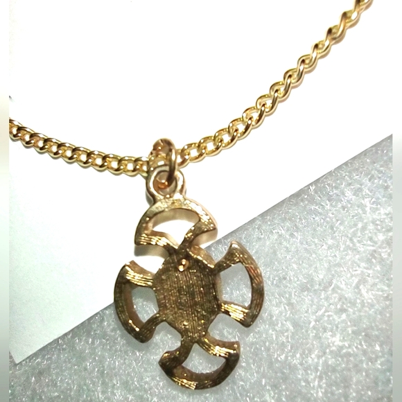 Avon Jade Green Baroness Celtic Cross Pendant - Picture 7 of 7